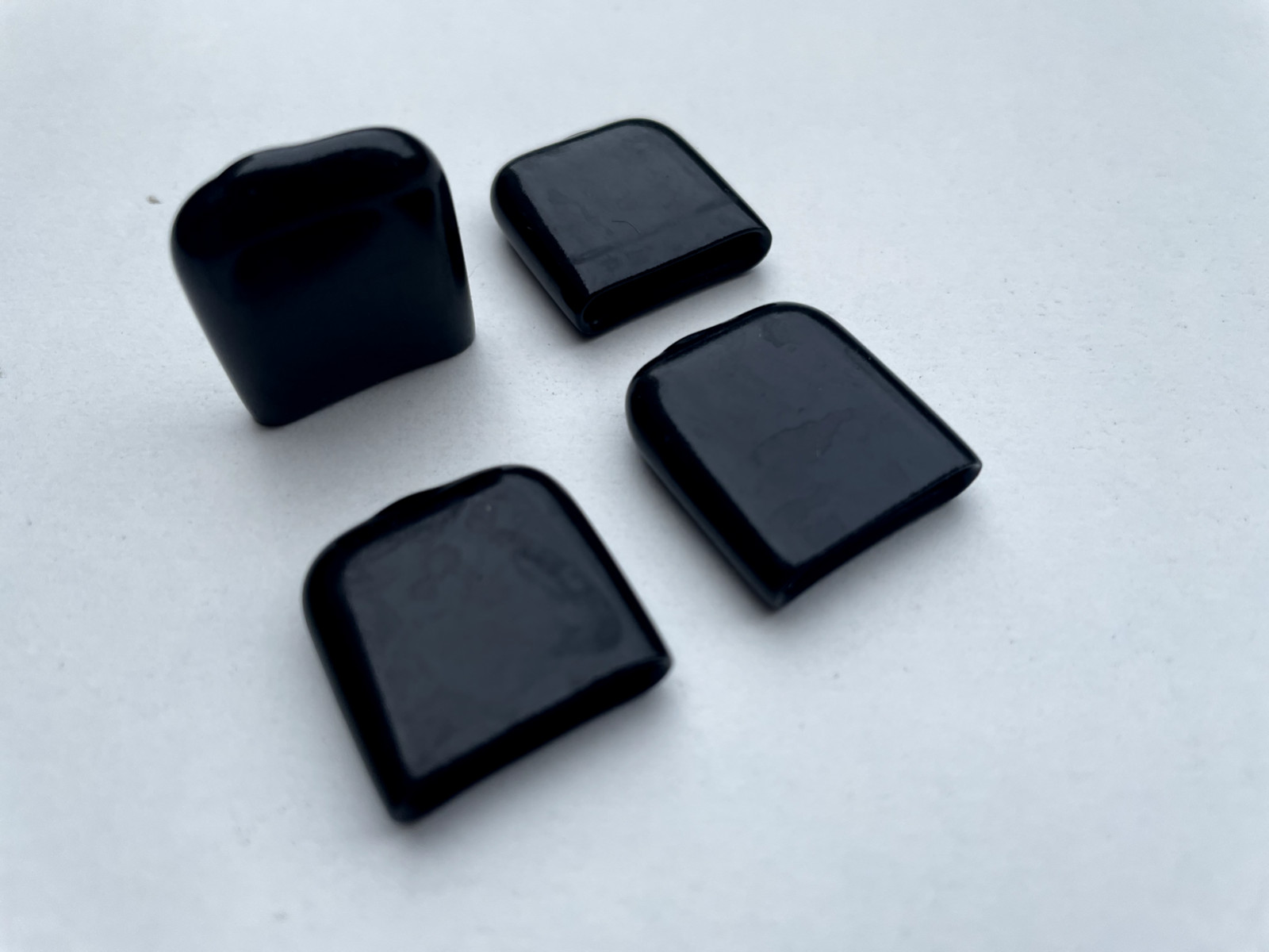 Embout enveloppant fer plat 20x3mm noir, patin chaise et pied embase plastique