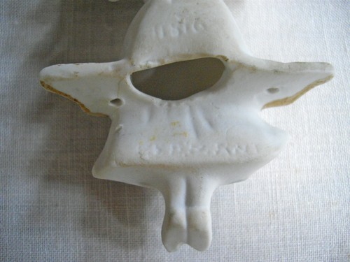 Vintage White Bisque Little Girl w/ Bonnet Figurine ~ - Picture 4 of 5