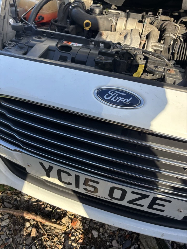 FORD FIESTA MK7.5 2013/2017 COMPLETE FRONT BUMPER IN WHITE - Image 4 of 4