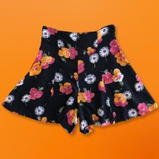 90's vintage black floral high waisted culotte wide leg shorts Size 3/4 esprit