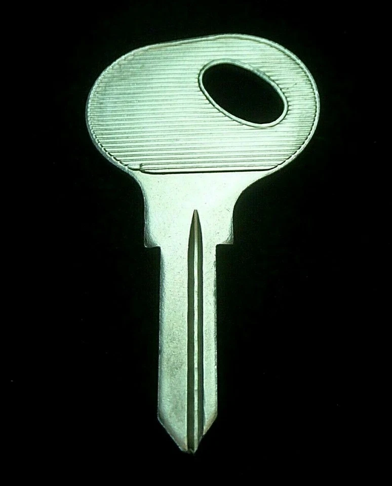 Llave de encendido LM1 en blanco: RENAULT R12 1969-1971, R6 1968-1980, PEUGEOT 104 1972 Foto 2 de 4