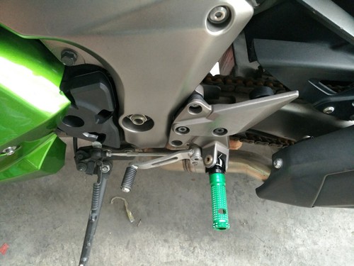 Front Footrest Footpeg Adapter Pedal For KAWASAKI Z125 Pro Z300 Z250 Z650 Z650RS - Picture 53 of 69