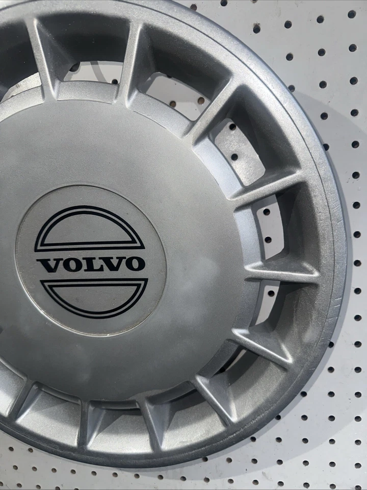 Volvo 240 242 244 hubcap 1989- 1993 fits 14 inch wheels, p/n 3540176, 62002 A 01 - Image 3 of 4