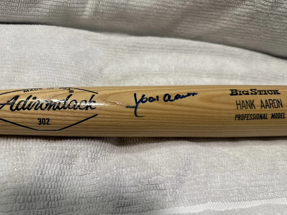 Murciélago autografiado por Hank Aaron en estado verdaderamente como nuevo. ¡¡¡No te pierdas esto DEBES VERLO!!!! Foto 2 de 4
