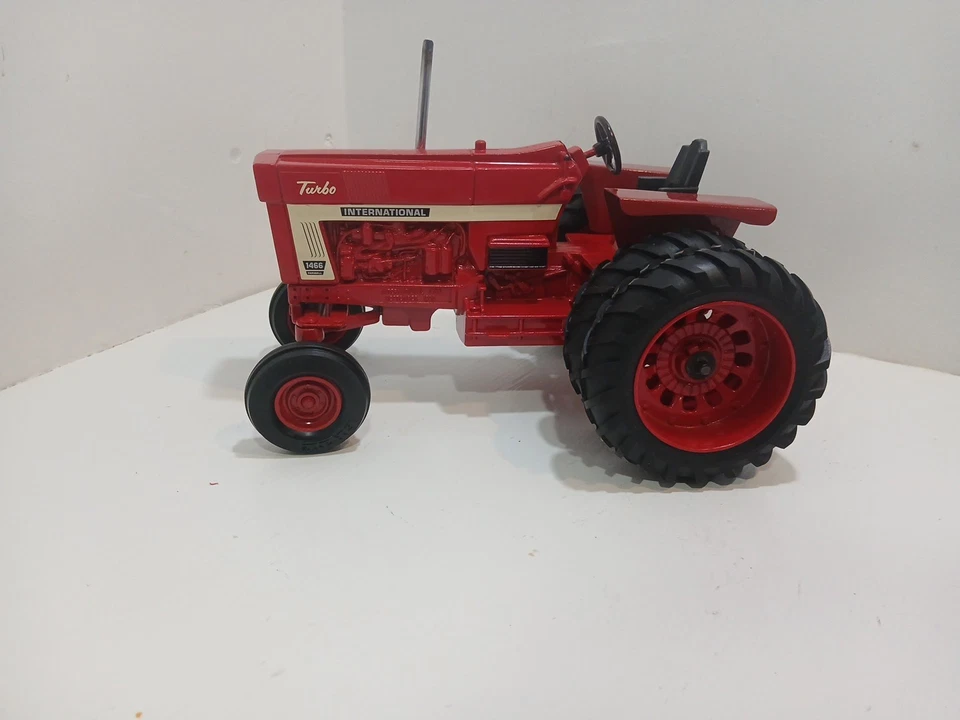 Ertl Custom International Harvester 1466 Tractor With Duals 1/16 Scale Diecast - Image 3 of 4