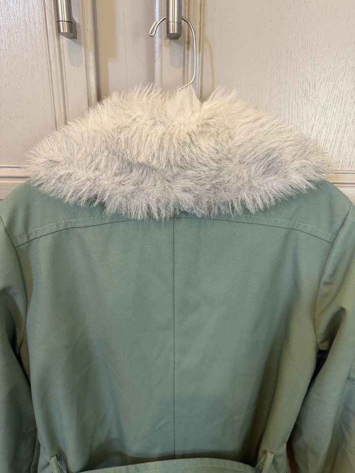 Abrigo de invierno vintage para damas años 70 forrado de piel sintética grande cremallera completa verde grupo ocho Foto 4 de 4