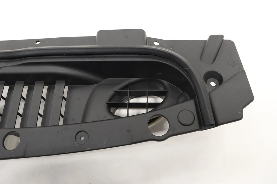 Cubierta deflector radiador Chevy Silverado 1500 2023 84492906 84535853 Foto 4 de 4