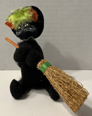 Annalee Halloween 2006 5  Black Cat Witch Hat With Stars & Straw Broom Seated