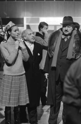 Orson Welles talking to Italian actress Elsa Martinelli on The Vip- Old Photo 5