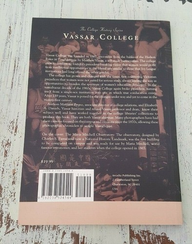 SIGNIERT Vassar College - Maryann Bruno, Elizabeth A. Daniels (2001) Geschichtsserie - Bild 3 von 3