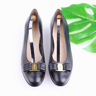 Salvatore Ferragamo Womens Vara Flats Size 9.5 NARROW Black Leather Dress Shoes