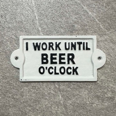 Bar Schild I WORK TILL BEER O@CLOCK lustige Plakette Kneipe Club Männerhöhle 17 cm weiß