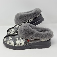 UGG Womens 6 I Heart UGG Skull Sequin Slippers Gray Shearling Store Model