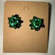 NWT Metal Christmas Present Green Bow Stud Earrings