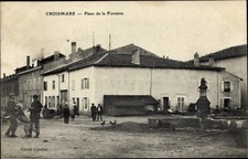 Ak Croismare Meurthe et Moselle, Place de la Fontaine - 10727622