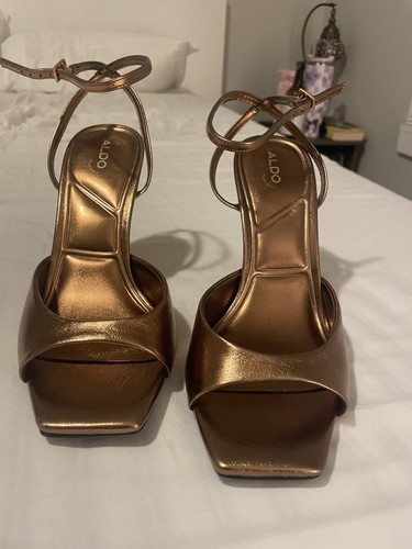 ALDO Women’s Gold Strappy Ankle Strap Stiletto Open Toe Buckle Heel 10 - Picture 1 of 5