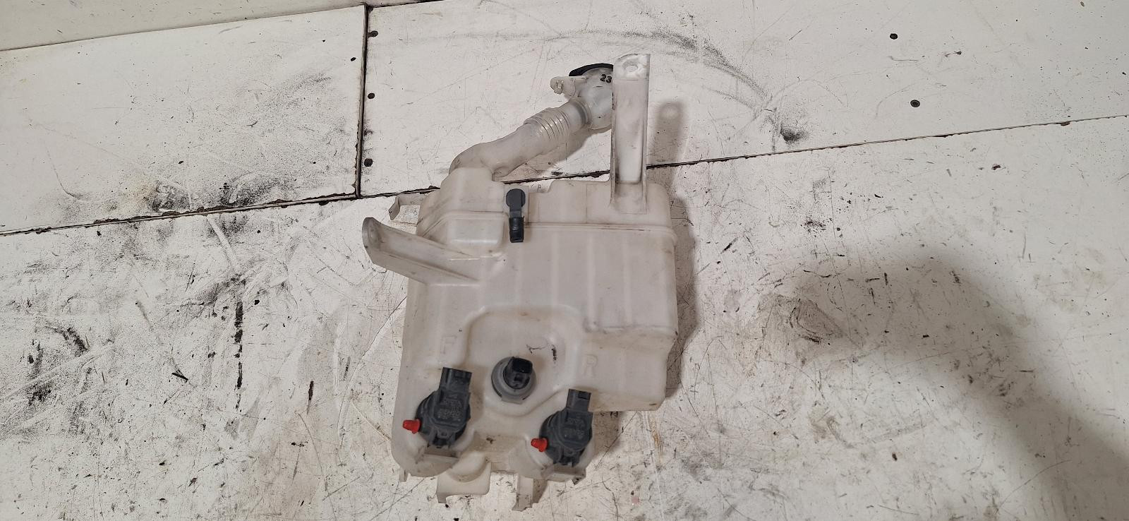 Lexus CT200 Washer Bottle ZWA10 12/2010-12/2013