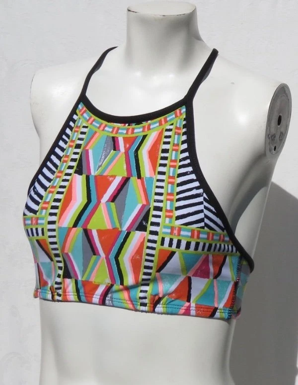 Sujetador deportivo TRINA TURK Recreation estampado de EE. UU. Geo Engineer espalda en Y parte superior talla XS Foto 2 de 4