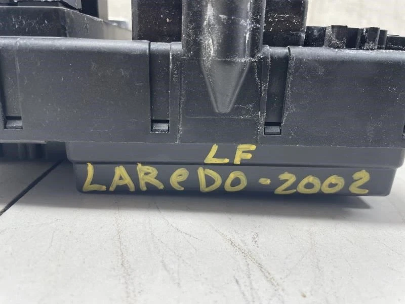 Jeep Grand Cherokee Laredo 2002 carrocería delantera izquierda módulo de control panel de fusibles relé Foto 3 de 4