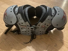 Gear Pro Tec Boys Medium Shoulder Pads Youth