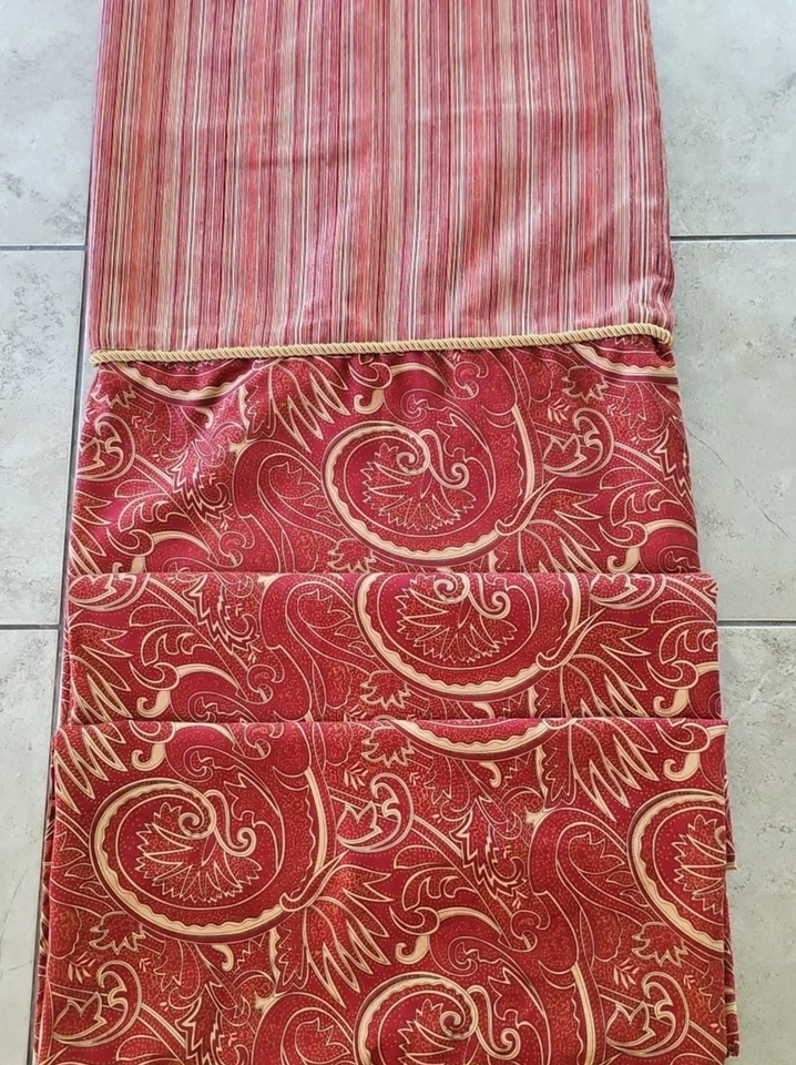 Cortina de Ducha Bacova Tela Paisley Roja y Dorada con Forro Dorado 68" W x 72" L Foto 4 de 4