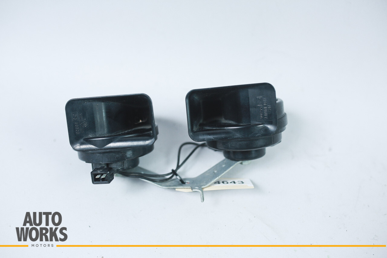 04-08 Maserati Quattroporte M139 Left Right Tone Signal Horn Set of 2 OEM