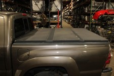 Note 05-15 Tacoma Black Aftermarket Tri Fold Tonneau Bed Cover Assembly Wty Note 05-15 Tacoma Black Aftermarket Tri Fold Tonneau Bed Cover Assembly Wty