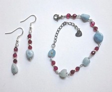 Set con bracciale orecchini in metallo con acquamarina agata fucsia sfaccetata 