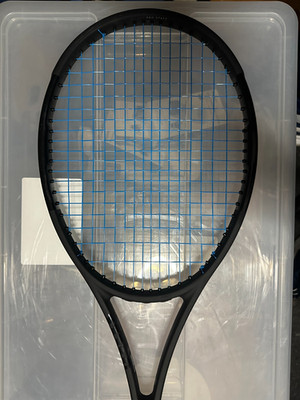 Wilson PRO STAFF 97 Black in Black V11.0 2020 Limited Edition Roger Federer