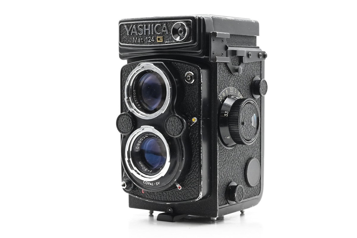 Yashica Mat-124G Twin Lens 80mm 3.5 Yashinon 6x6 1970 TLR