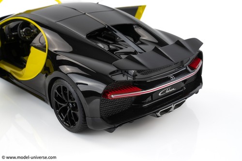 AUTOart - 1:18 Bugatti Chiron (Yellow Molsheim/Nocturne Black) - Composite Model - Picture 18 of 24