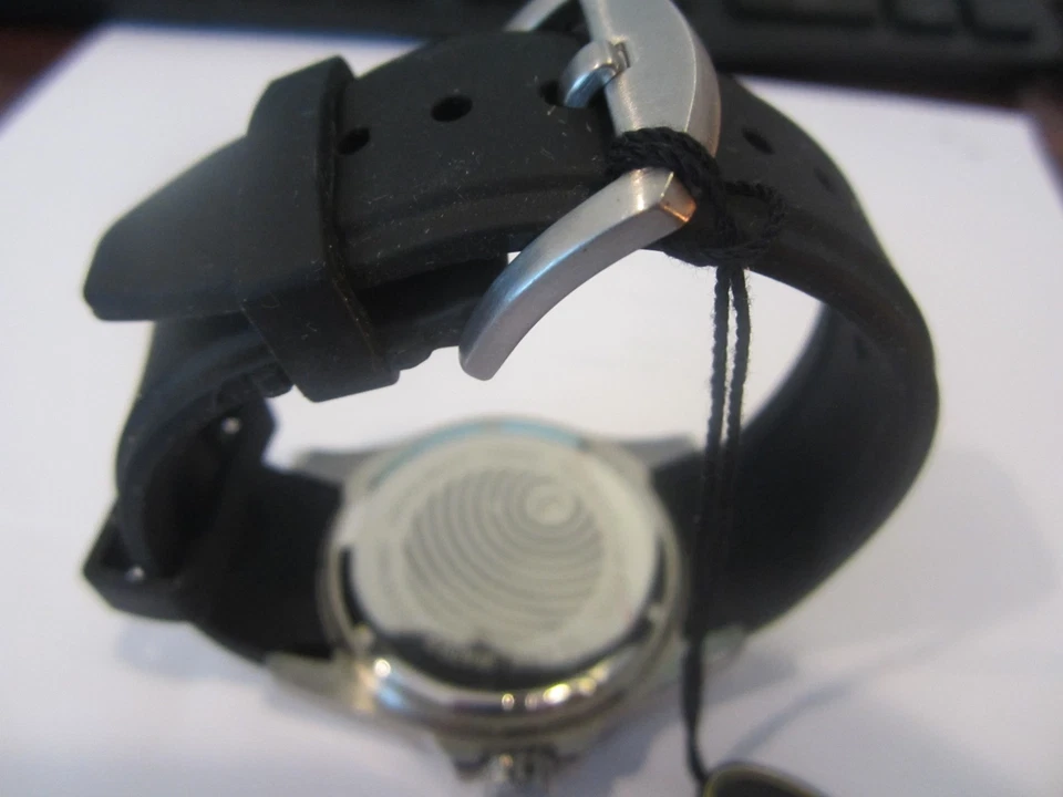 LE CHATEAU JAPAN MEN'S WATCH QUARTZ S/S RUBBER ORIGINAL LC7084 NEW - image 4 of 4