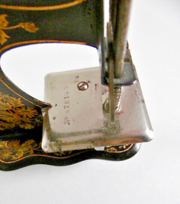 Machine à Coudre Miniature Jouet - Hauteur 9 Cm, époque 1900, Occasion, Pièce De Collection Vintage