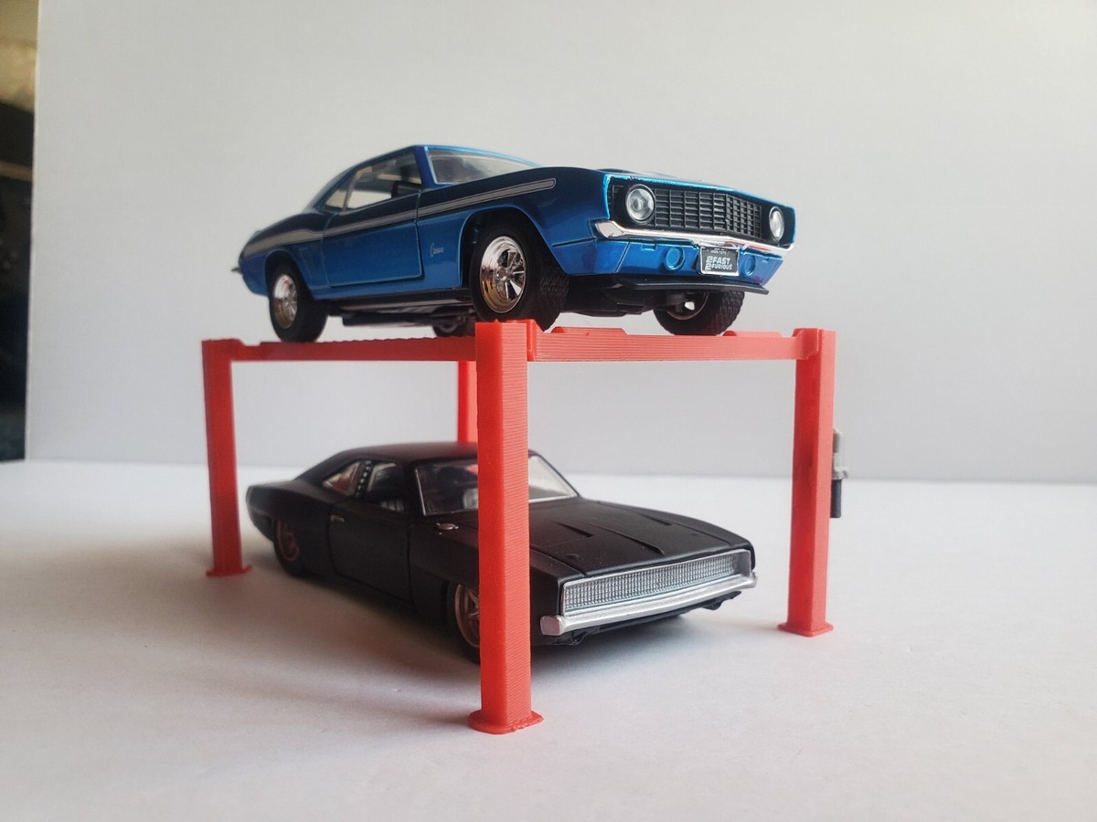 ミニカー 1/18 4Post 4Car Lift 1:18th Scale RED 4 Post Car Lift for Garage Diorama or Show