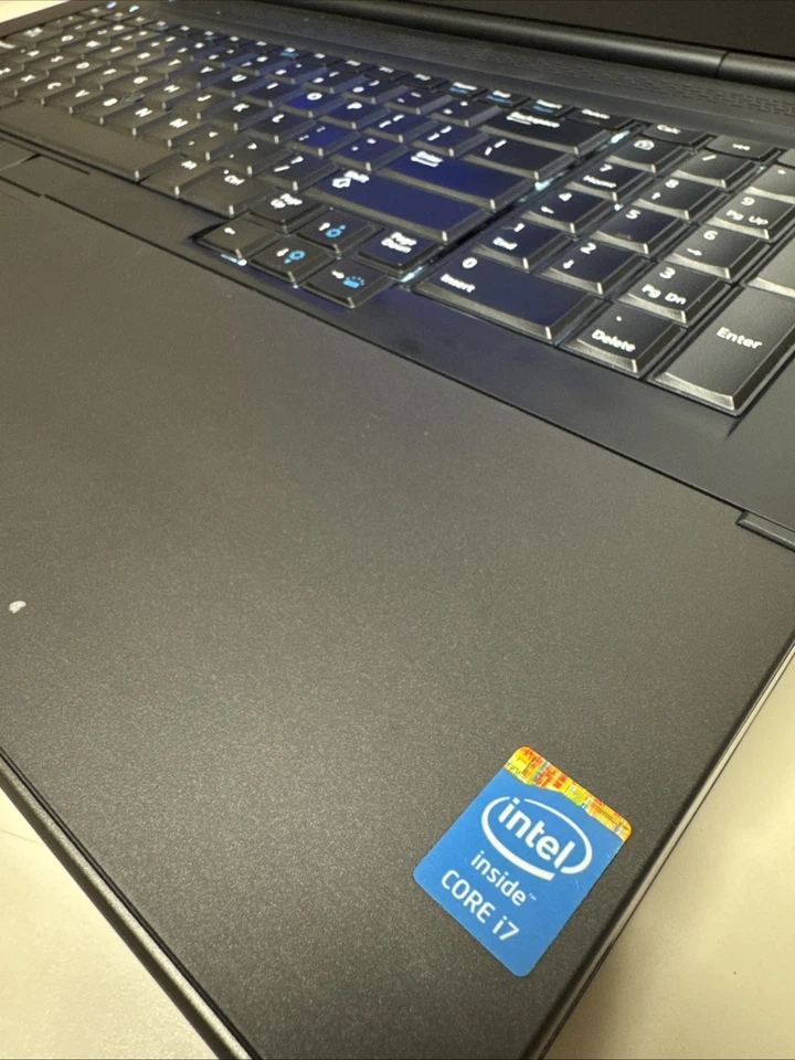 Dell Precision M6800 — i7-4900MQ • 32GB RAM • 256GB SSD + 1TB HD • K5100M Bluray - Image 2 of 4