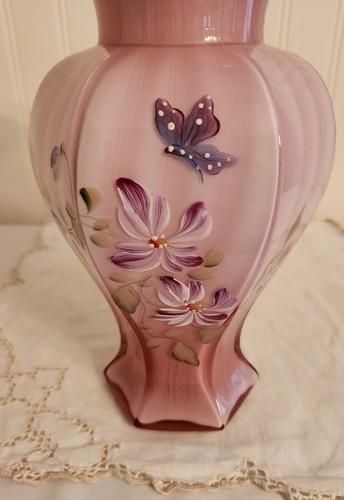 Fenton Dusty Rose Overlay Vase Rarität Sechseckform Schmetterling Blumen Spiraloptik - Bild 2 von 10