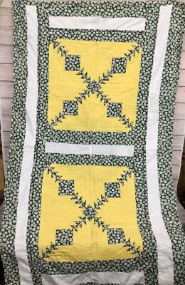 VTG Handmade Baby Lap Crib Quilt Daisies Daisy Green Yellow White Cottage Shabby