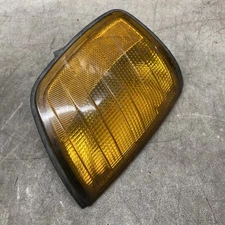 Mercedes W124 Front Right Turn Signal Assembly 1305233109