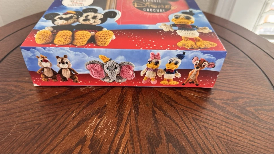 Классический набор для вязания крючком Disney — 12 проектов + материалы — Микки, Дональд и т. д. - Изображение 2 из 4