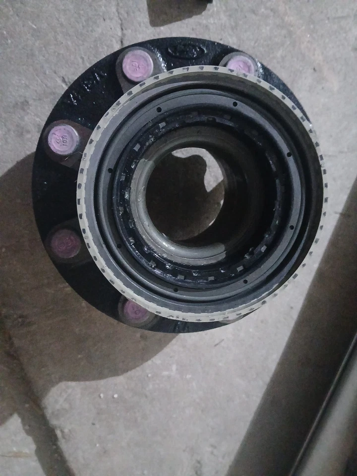 Новая оригинальная задняя ступица в сборе для Ford F350 2017-2024 годов выпуска HC3Z-1109-F - Изображение 3 из 4