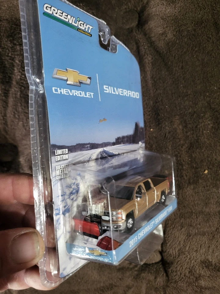 Greenlight 2015 Chevrolet Silverado 1500 Snow Plow & Salt Spreader 1:64 scale - Image 2 of 3
