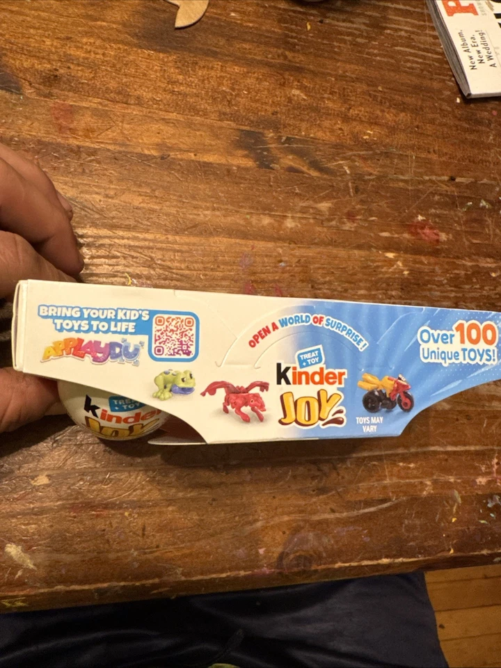 Paquete de 3 golosinas Kinder JOY + juguete crema dulce cubierta con bocados de oblea de cacao 0,7 OZ cada uno Foto 2 de 2