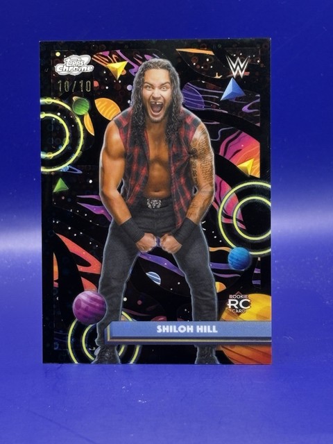 2026 WWE Topps Chrome Cosmic Black Eclipse #1 Shiloh Hill 10/10 Buchstütze RC 🔥 RC