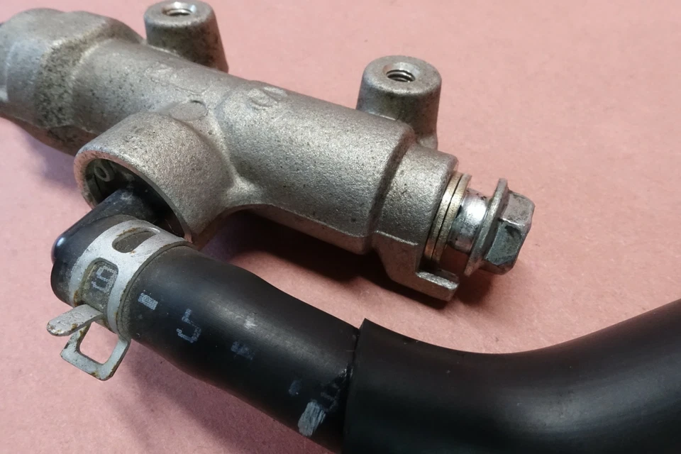 Cilindro maestro de freno trasero Suzuki SFV650 2013-2015 Foto 4 de 4