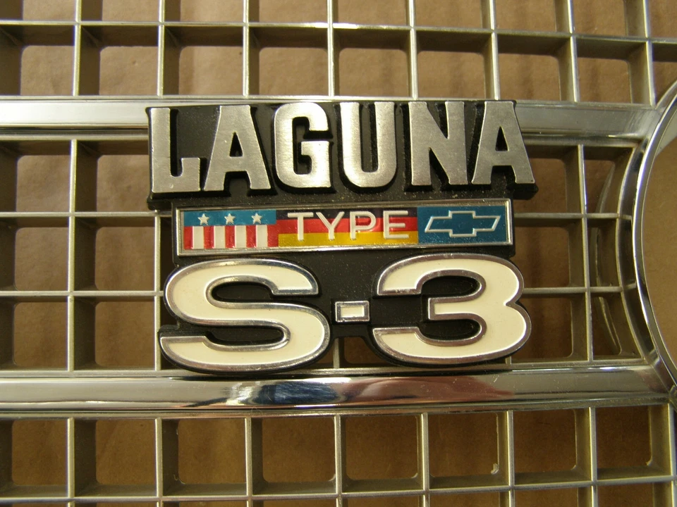 NOS OEM Chevrolet 1973 1974 Chevelle Laguna Grille w/ Emblem - Image 4 of 4