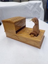 Figura de colección dispensador de cigarrillos de madera vintage CHIRPS ver fotos. AF.