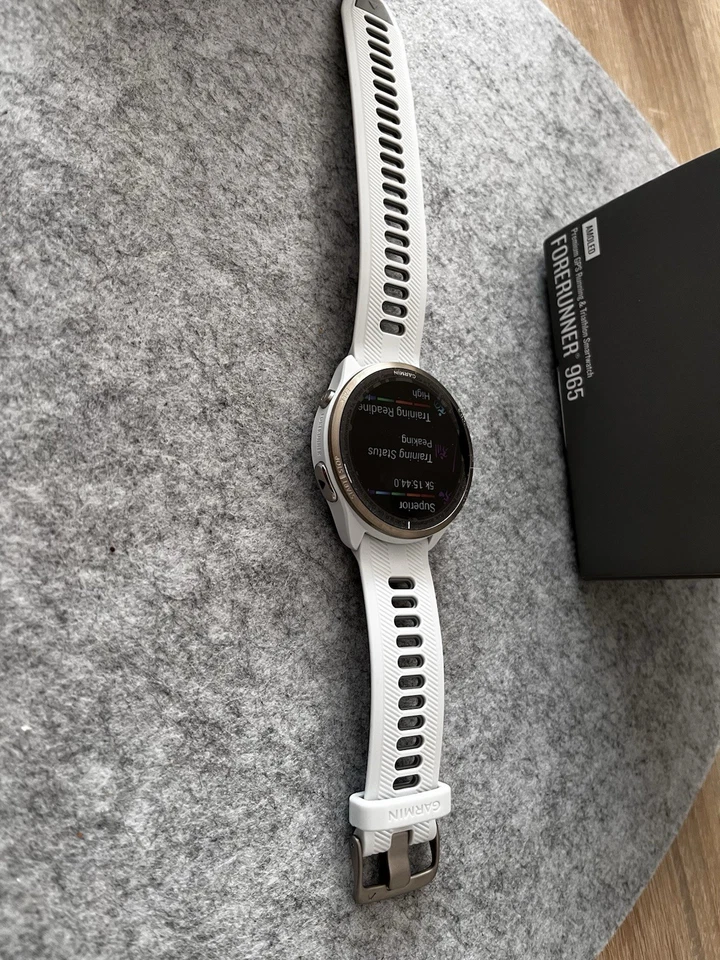 Garmin vívoactive 4 GPS-Laufuhr 45mm Gehäuse mit Silikonarmband - weiß -grau - Bild 3 von 4