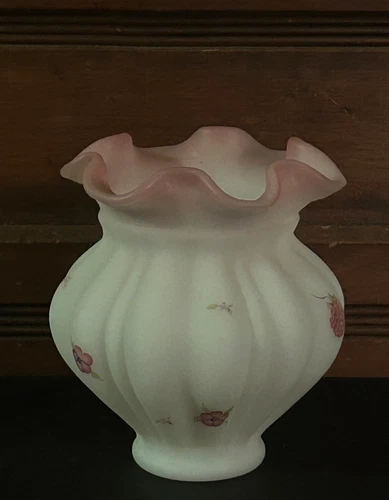 VTG Fenton Satin Glass Romantic Country "Berries & Blossoms" Ruffled Melon Vase