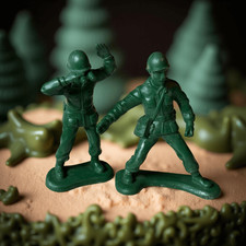 Greenbrier Military Green Hard Plastic Count Army Scout Non Violent Figures A4