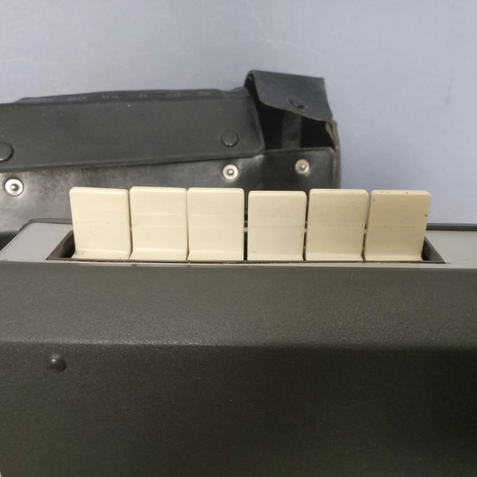 Винтажный портативный кассетный магнитофон Lloyd's модель ЯПОНИЯ 1V20L-114A - Изображение 3 из 4